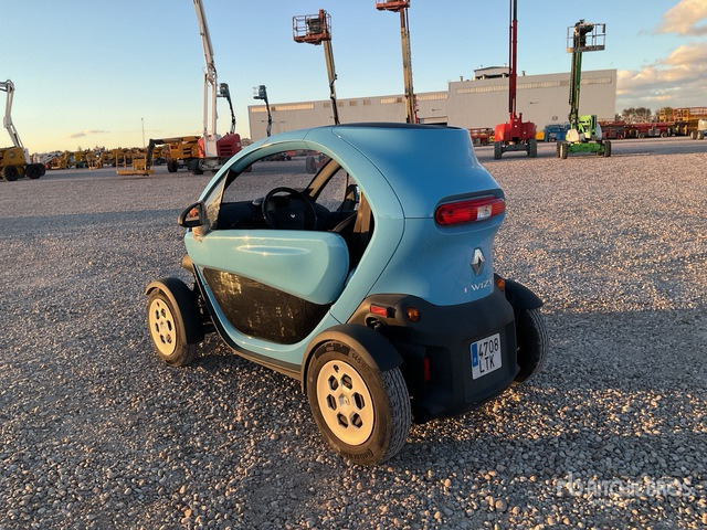 2021 Renault Twizy Electric Automobile - Autó: 2 kép. 2021 Renault Twizy Electric Automobile - Autó: 2 kép.