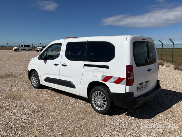 2022 Toyota Proace City Verso 5 Passenger Van - Minibusz, Kisbusz: 1 kép. 2022 Toyota Proace City Verso 5 Passenger Van - Minibusz, Kisbusz: 1 kép.