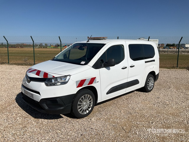 2022 Toyota Proace City Verso 5 Passenger Van - Minibusz, Kisbusz: 2 kép. 2022 Toyota Proace City Verso 5 Passenger Van - Minibusz, Kisbusz: 2 kép.