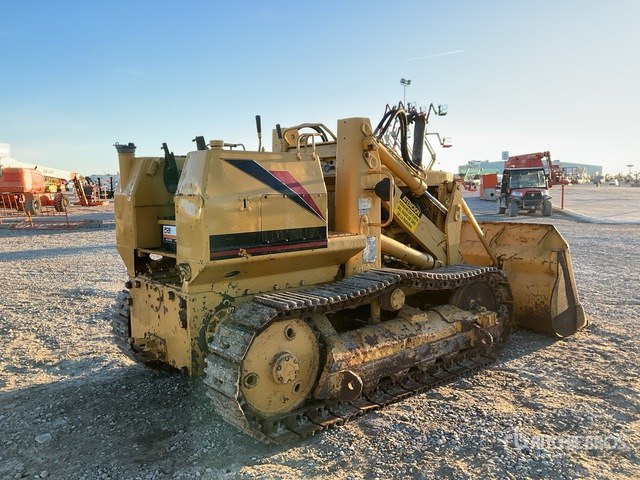 Cat D4 Crawler Dozer - Buldózer: 3 kép. Cat D4 Crawler Dozer - Buldózer: 3 kép.