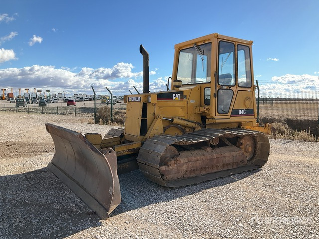 Cat D4C Z Crawler Dozer - Buldózer: 1 kép. Cat D4C Z Crawler Dozer - Buldózer: 1 kép.