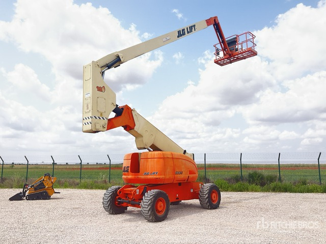 JLG 800 AJ Articulating Boom Lift - Személyemelő: 1 kép. JLG 800 AJ Articulating Boom Lift - Személyemelő: 1 kép.
