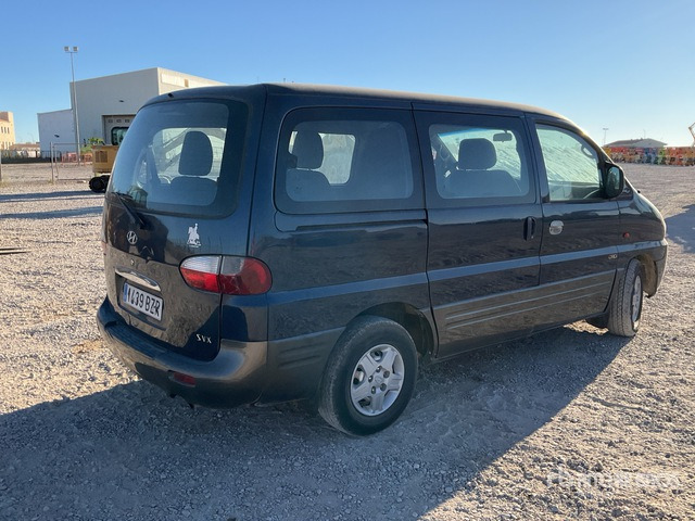 2002 Hyundai H1 6 Passenger Van - Kisteherautó: 3 kép. 2002 Hyundai H1 6 Passenger Van - Kisteherautó: 3 kép.