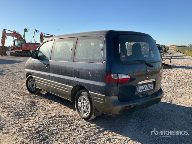 2002 Hyundai H1 6 Passenger Van - Kisteherautó: 2 kép. 2002 Hyundai H1 6 Passenger Van - Kisteherautó: 2 kép.