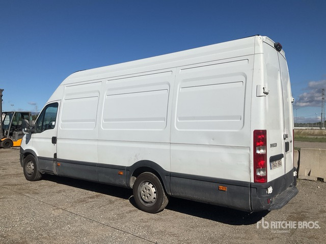 2014 Iveco Daily 35S15 Van Truck - Kisteherautó: 2 kép. 2014 Iveco Daily 35S15 Van Truck - Kisteherautó: 2 kép.