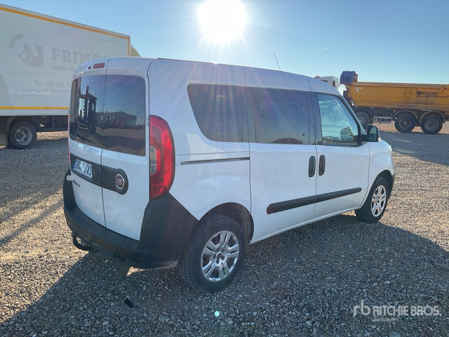 2016 Fiat Doblo Van Truck - Kisteherautó: 3 kép. 2016 Fiat Doblo Van Truck - Kisteherautó: 3 kép.