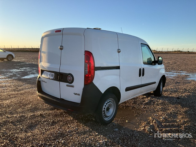 2018 Fiat Doblo Cargo Van - Kisteherautó: 3 kép. 2018 Fiat Doblo Cargo Van - Kisteherautó: 3 kép.