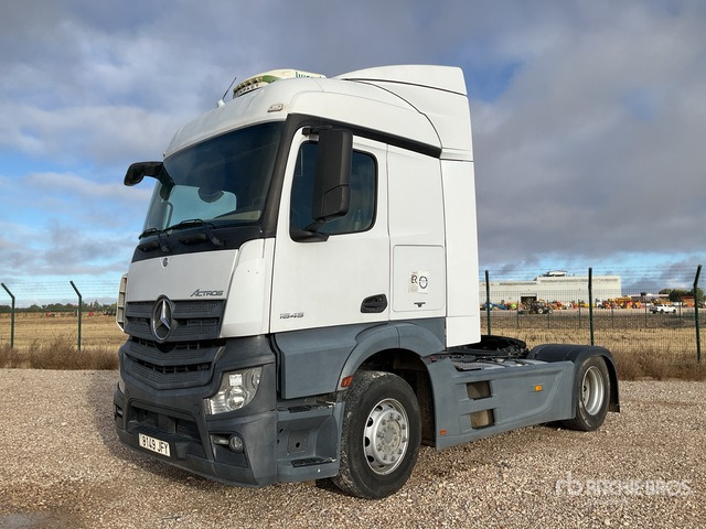 2015 Mercedes-Benz Actros 1845LS 4x2 S/A Sleeper Truck Tractor - Nyergesvontató: 1 kép. 2015 Mercedes-Benz Actros 1845LS 4x2 S/A Sleeper Truck Tractor - Nyergesvontató: 1 kép.