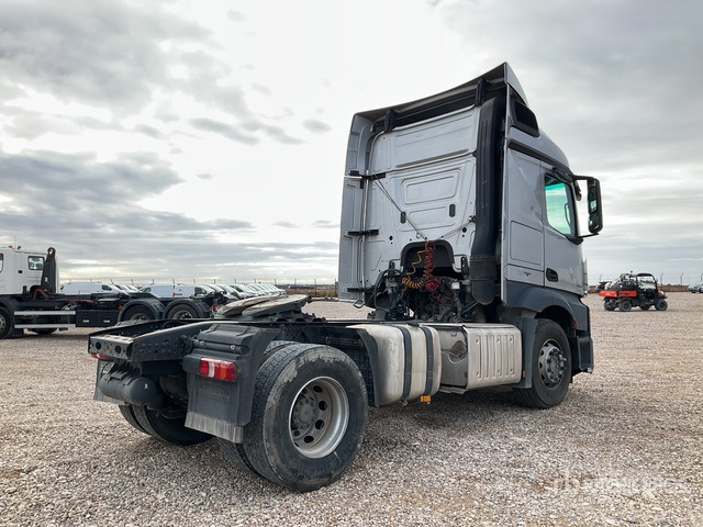 2015 Mercedes-Benz Actros 1845LS 4x2 S/A Sleeper Truck Tractor - Nyergesvontató: 3 kép. 2015 Mercedes-Benz Actros 1845LS 4x2 S/A Sleeper Truck Tractor - Nyergesvontató: 3 kép.