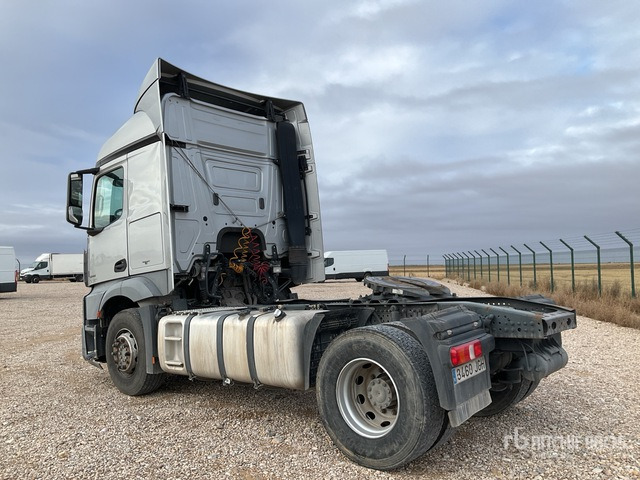 2015 Mercedes-Benz Actros 1845LS 4x2 S/A Sleeper Truck Tractor - Nyergesvontató: 4 kép. 2015 Mercedes-Benz Actros 1845LS 4x2 S/A Sleeper Truck Tractor - Nyergesvontató: 4 kép.
