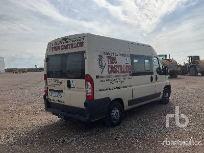 RENAULT BOXER - Dobozos felépítményű teherautó: 3 kép. RENAULT BOXER - Dobozos felépítményű teherautó: 3 kép.
