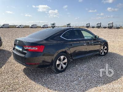 SKODA SUPERB 2.0D - Autó: 3 kép. SKODA SUPERB 2.0D - Autó: 3 kép.