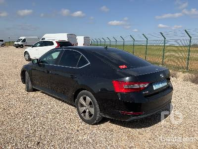 SKODA SUPERB 2.0D - Autó: 2 kép. SKODA SUPERB 2.0D - Autó: 2 kép.