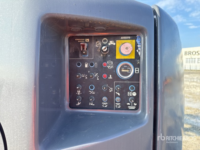 1998 Genie Z45/25 Telescopic Boom Lift - Személyemelő: 5 kép. 1998 Genie Z45/25 Telescopic Boom Lift - Személyemelő: 5 kép.