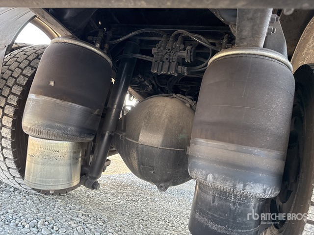 2000 Renault Premium 300 2000 Benelli 10510/3S2 6000 kg ... Flatbed Truck with Crane - Platós teherautó, Darus autó: 5 kép. 2000 Renault Premium 300 2000 Benelli 10510/3S2 6000 kg ... Flatbed Truck with Crane - Platós teherautó, Darus autó: 5 kép.