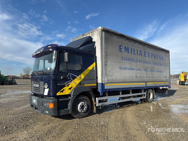2001 MAN 13.224 4x2 Curtain Side Truck - Ponyvás teherautó: 1 kép. 2001 MAN 13.224 4x2 Curtain Side Truck - Ponyvás teherautó: 1 kép.