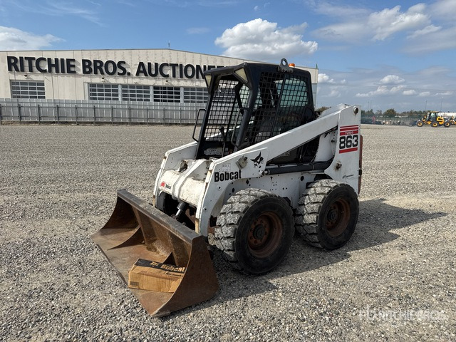 2002 Bobcat 863 High Flow Skid Steer Loader - Mini homlokrakodó: 2 kép. 2002 Bobcat 863 High Flow Skid Steer Loader - Mini homlokrakodó: 2 kép.
