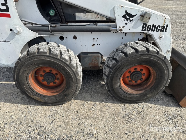 2002 Bobcat 863 High Flow Skid Steer Loader - Mini homlokrakodó: 5 kép. 2002 Bobcat 863 High Flow Skid Steer Loader - Mini homlokrakodó: 5 kép.