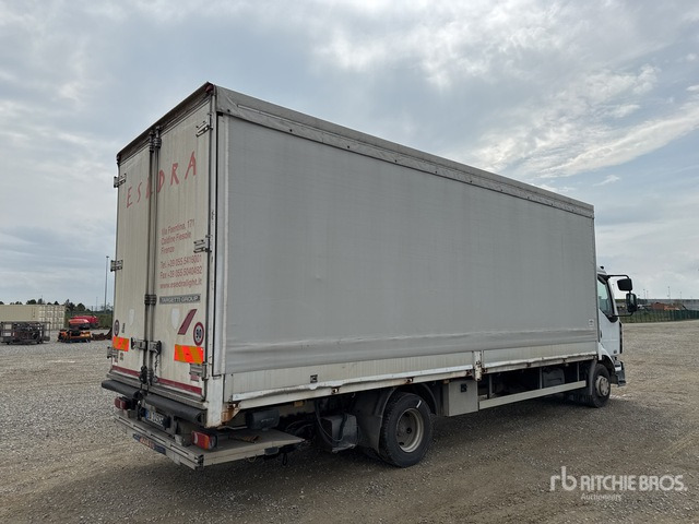 2006 Renault Midlum 220DCI 4x2 Curtain Side Truck - Ponyvás teherautó: 4 kép. 2006 Renault Midlum 220DCI 4x2 Curtain Side Truck - Ponyvás teherautó: 4 kép.
