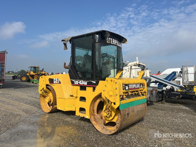 2007 Cat 434D (Inoperable) Double Drum Roller - Úthenger: 3 kép. 2007 Cat 434D (Inoperable) Double Drum Roller - Úthenger: 3 kép.