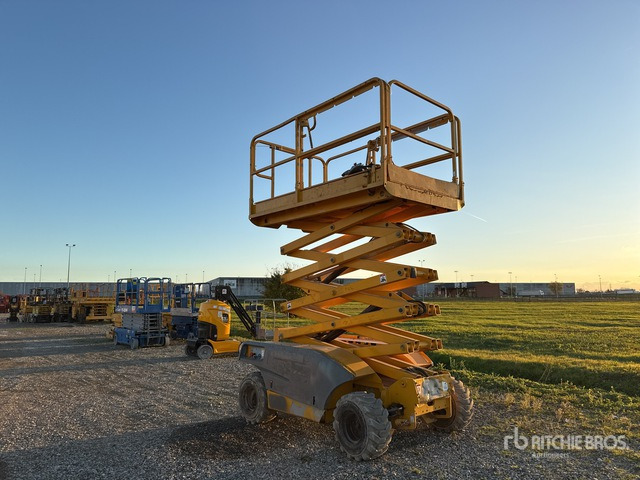 2007 Haulotte Compact 12RTE Electric Scissor Lift - Ollós emelő: 1 kép. 2007 Haulotte Compact 12RTE Electric Scissor Lift - Ollós emelő: 1 kép.