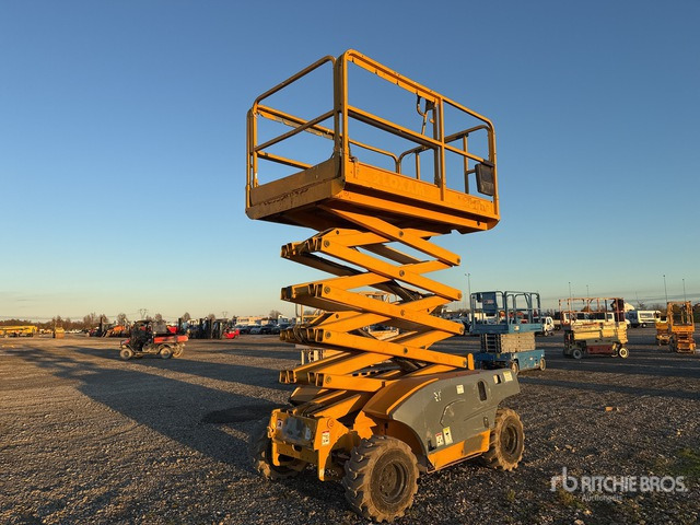 2007 Haulotte Compact 12RTE Electric Scissor Lift - Ollós emelő: 2 kép. 2007 Haulotte Compact 12RTE Electric Scissor Lift - Ollós emelő: 2 kép.