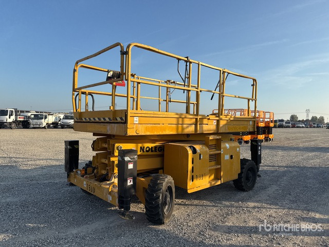 2007 Haulotte H12SX Diesel (Inoperable) Scissor Lift - Ollós emelő: 4 kép. 2007 Haulotte H12SX Diesel (Inoperable) Scissor Lift - Ollós emelő: 4 kép.