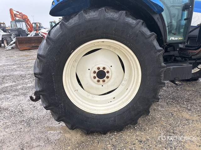2008 New Holland TS135A Plus 4WD Tractor - Traktor: 4 kép. 2008 New Holland TS135A Plus 4WD Tractor - Traktor: 4 kép.