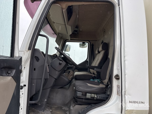 2008 Renault Midlum 220Dxi 4x2 Refrigerated Truck - Hűtős teherautó: 4 kép. 2008 Renault Midlum 220Dxi 4x2 Refrigerated Truck - Hűtős teherautó: 4 kép.
