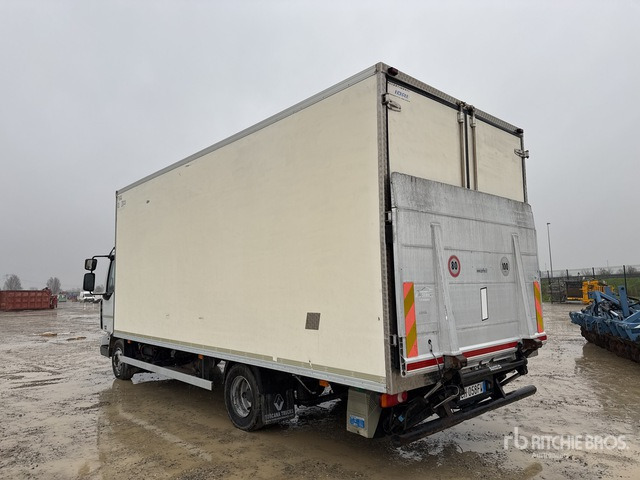 2008 Renault Midlum 220Dxi 4x2 Refrigerated Truck - Hűtős teherautó: 2 kép. 2008 Renault Midlum 220Dxi 4x2 Refrigerated Truck - Hűtős teherautó: 2 kép.
