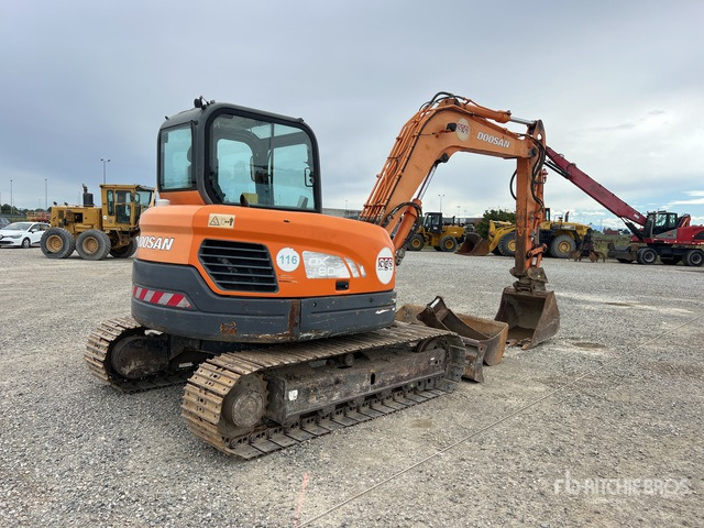 2009 Doosan DX80R Tracked Excavator - Lánctalpas kotró: 3 kép. 2009 Doosan DX80R Tracked Excavator - Lánctalpas kotró: 3 kép.