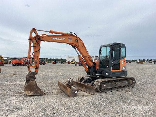2009 Doosan DX80R Tracked Excavator - Lánctalpas kotró: 1 kép. 2009 Doosan DX80R Tracked Excavator - Lánctalpas kotró: 1 kép.