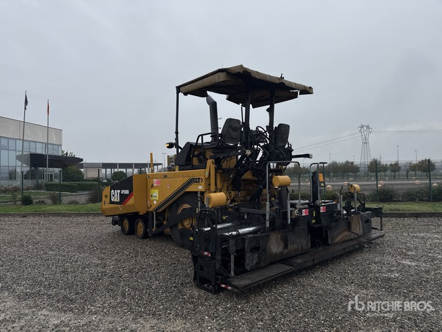 2010 Cat AP600D Wheel Asphalt Paver - Útburkológép: 3 kép. 2010 Cat AP600D Wheel Asphalt Paver - Útburkológép: 3 kép.
