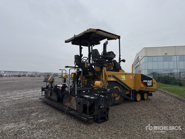 2010 Cat AP600D Wheel Asphalt Paver - Útburkológép: 4 kép. 2010 Cat AP600D Wheel Asphalt Paver - Útburkológép: 4 kép.