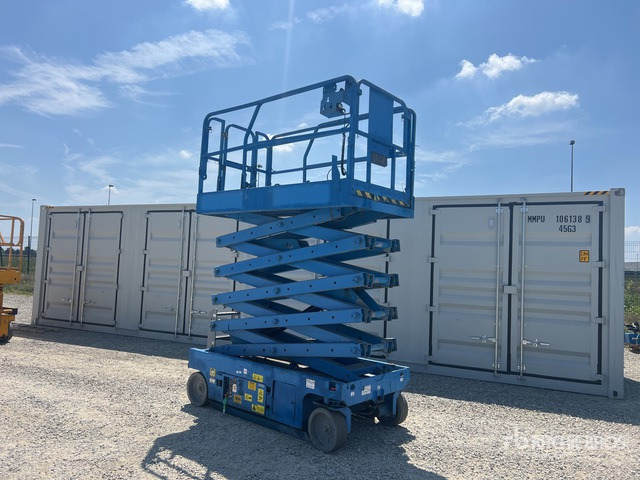 2010 Genie GS-3246 Electric Scissor Lift - Ollós emelő: 2 kép. 2010 Genie GS-3246 Electric Scissor Lift - Ollós emelő: 2 kép.