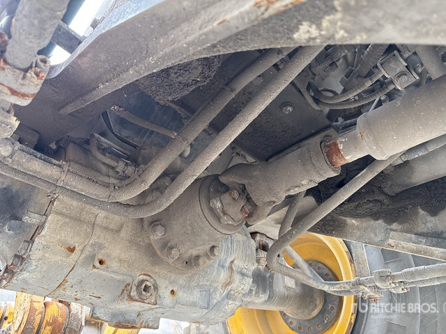 2010 Komatsu WA380 6 Pala gommata - Gumikerekes homlokrakodó: 5 kép. 2010 Komatsu WA380 6 Pala gommata - Gumikerekes homlokrakodó: 5 kép.