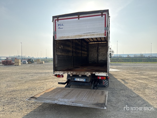 2010 Volvo FL290 4x2 Curtain Side Truck - Ponyvás teherautó: 4 kép. 2010 Volvo FL290 4x2 Curtain Side Truck - Ponyvás teherautó: 4 kép.