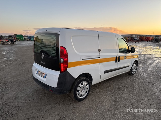 2011 Fiat Doblo Van Truck - Dobozos felépítményű teherautó: 3 kép. 2011 Fiat Doblo Van Truck - Dobozos felépítményű teherautó: 3 kép.