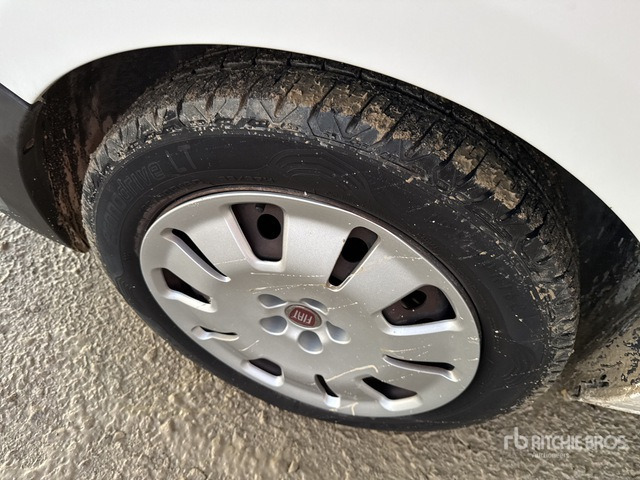 2011 Fiat Doblo Van Truck - Dobozos felépítményű teherautó: 5 kép. 2011 Fiat Doblo Van Truck - Dobozos felépítményű teherautó: 5 kép.