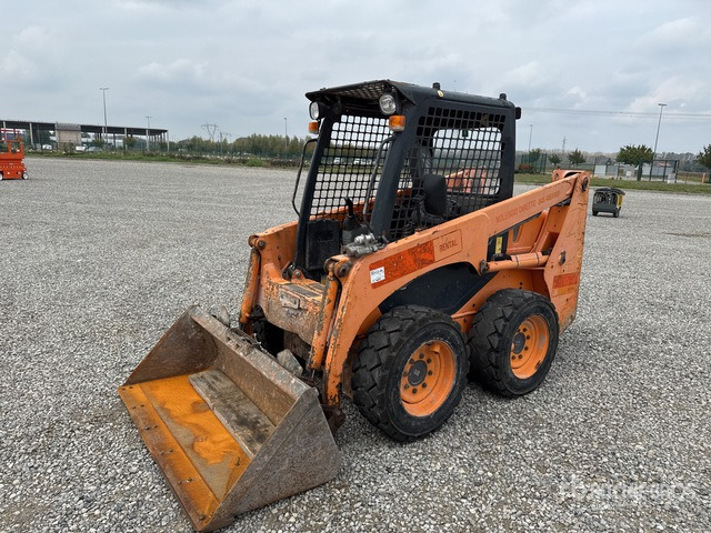 2012 Komatsu SK714-2 High Flow Skid Steer Loader - Mini homlokrakodó: 1 kép. 2012 Komatsu SK714-2 High Flow Skid Steer Loader - Mini homlokrakodó: 1 kép.