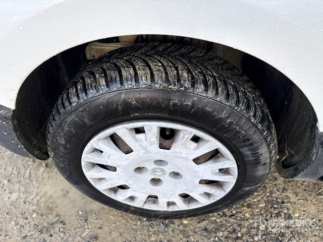 2013 Fiat Fiorino Automobile - Dobozos felépítményű teherautó: 5 kép. 2013 Fiat Fiorino Automobile - Dobozos felépítményű teherautó: 5 kép.