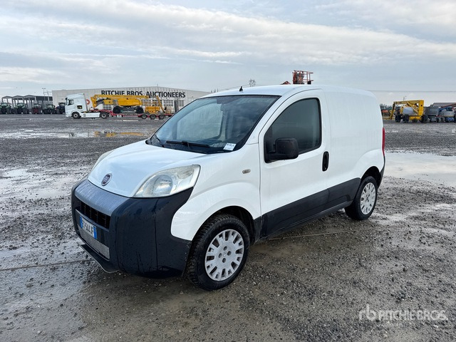 2013 Fiat Fiorino Automobile - Dobozos felépítményű teherautó: 2 kép. 2013 Fiat Fiorino Automobile - Dobozos felépítményű teherautó: 2 kép.