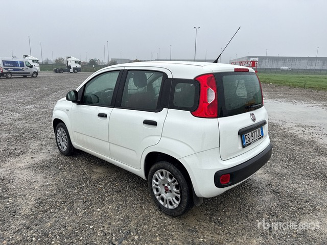2013 Fiat Panda Automobile - Autó: 2 kép. 2013 Fiat Panda Automobile - Autó: 2 kép.