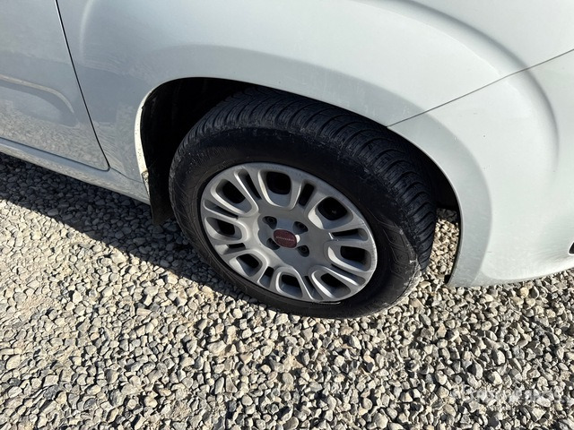 2013 Fiat Panda Automobile - Autó: 4 kép. 2013 Fiat Panda Automobile - Autó: 4 kép.