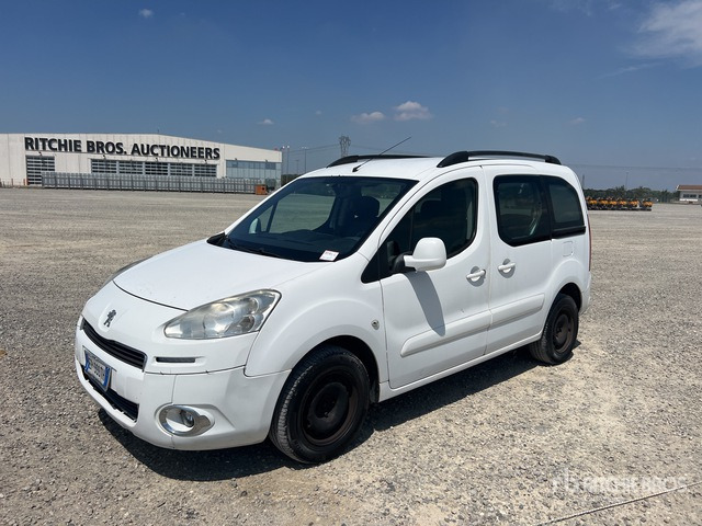 2013 Peugeot Partner Tepee Van Truck - Furgon: 1 kép. 2013 Peugeot Partner Tepee Van Truck - Furgon: 1 kép.