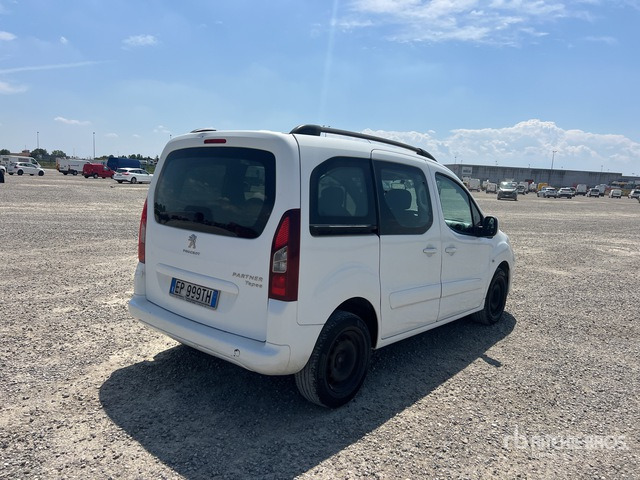 2013 Peugeot Partner Tepee Van Truck - Furgon: 4 kép. 2013 Peugeot Partner Tepee Van Truck - Furgon: 4 kép.