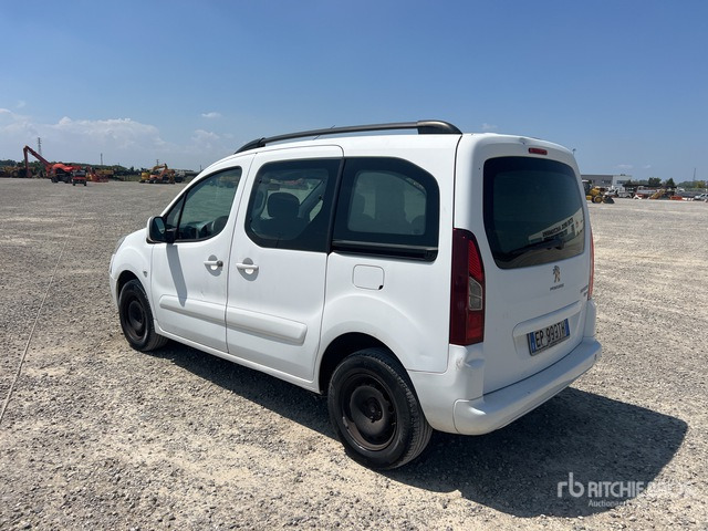2013 Peugeot Partner Tepee Van Truck - Furgon: 3 kép. 2013 Peugeot Partner Tepee Van Truck - Furgon: 3 kép.