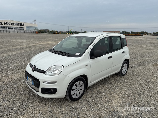 2014 Fiat Panda Autovettura - Autó: 2 kép. 2014 Fiat Panda Autovettura - Autó: 2 kép.