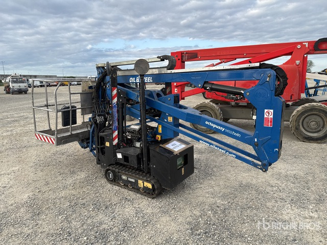 2014 Oil & Steel Octopussy 14-12 Twin Crawler (Inoperable) Articulating Boom Lift - Gumilánctalpas személyemelő: 3 kép. 2014 Oil & Steel Octopussy 14-12 Twin Crawler (Inoperable) Articulating Boom Lift - Gumilánctalpas személyemelő: 3 kép.