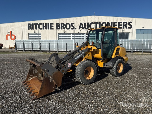 2014 Volvo L25F Wheel Loader - Gumikerekes homlokrakodó: 4 kép. 2014 Volvo L25F Wheel Loader - Gumikerekes homlokrakodó: 4 kép.